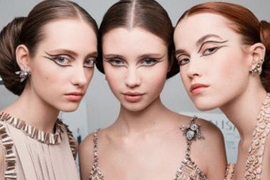 Модна шминка 2020 година - во што треба да има торба за шминка за вистинска модата